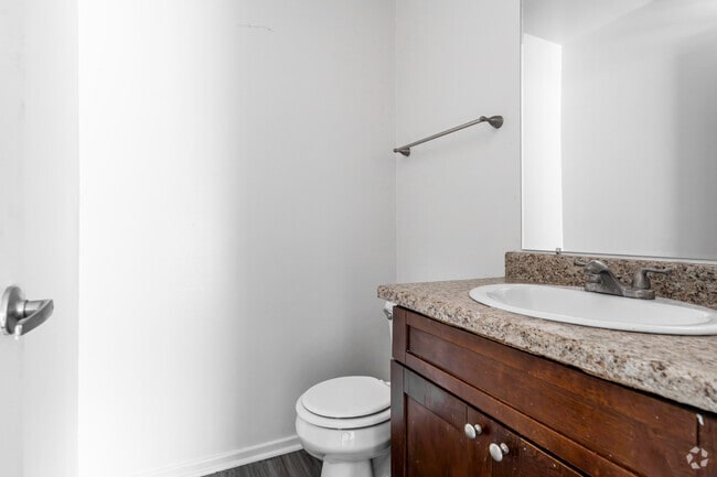 2BR, 1.5BA - 940SF - Half Bathroom
