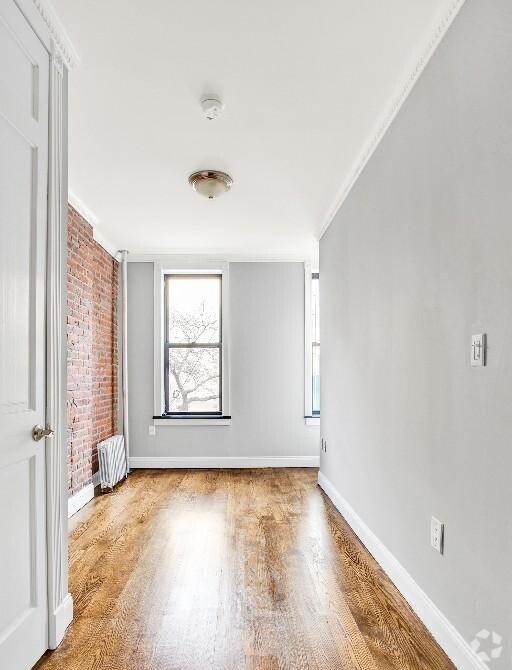 Building Photo - 436 W 52nd St Unit 3B Rental