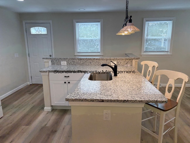 Photo - Fully Renovated Cottage For Rent in Riverside!