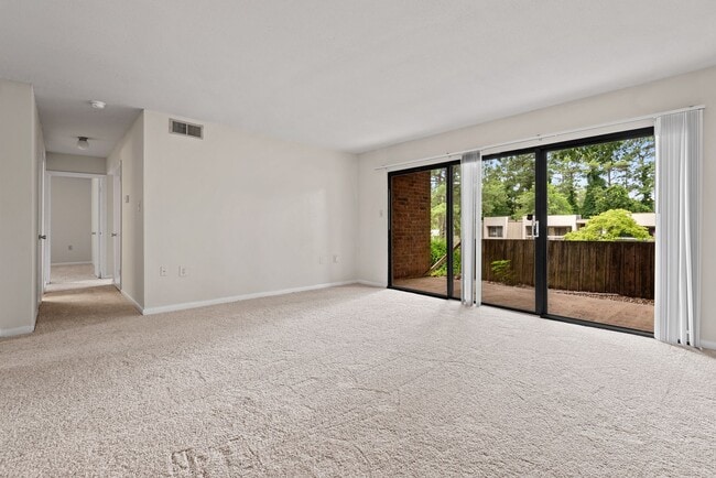 Photo - Bolinwood condo available mid-June!! 3 beds, 2 baths in GREAT location in Chapel Hill!