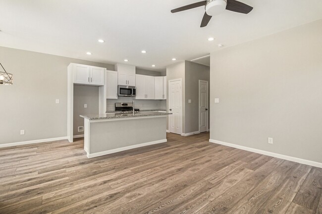 Photo - 4645 Larkspur St