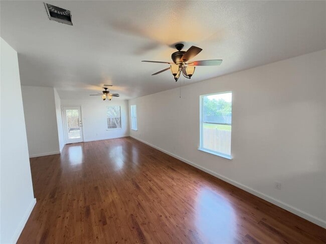 Photo - 339 Oxford Dr