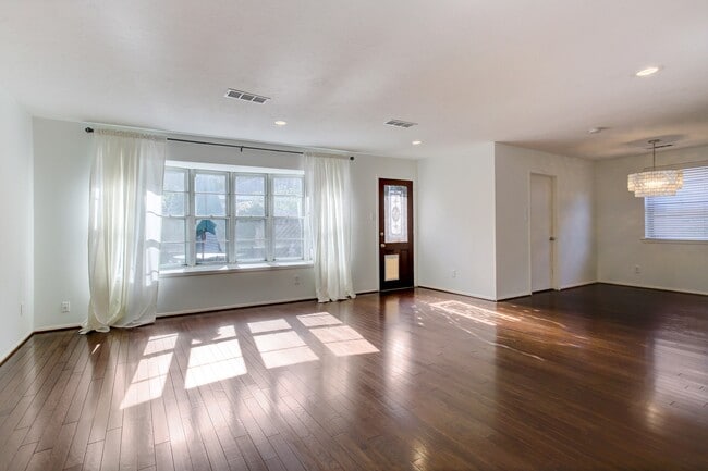 Photo - 10810 Ashcroft Dr