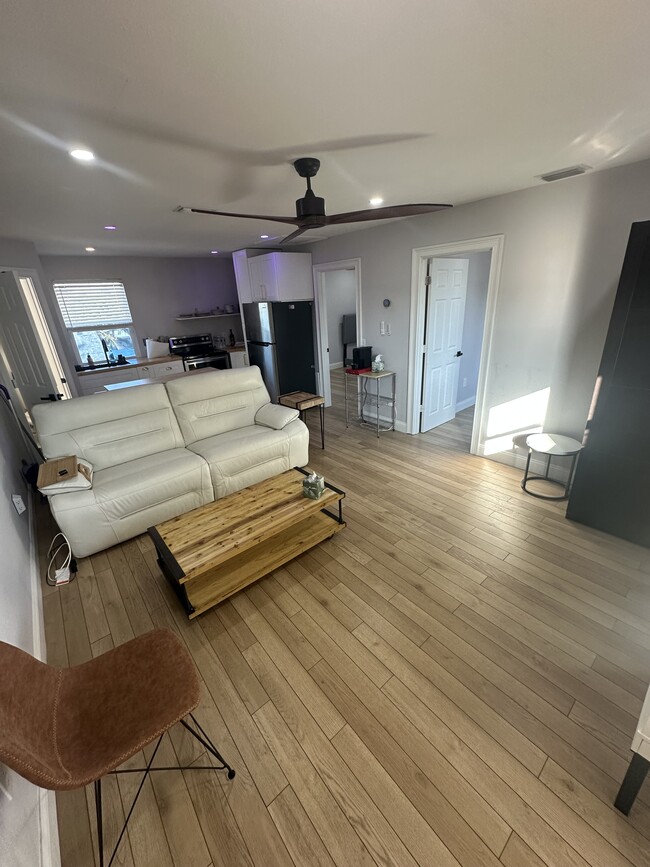 Photo - 3114 Dupont St S