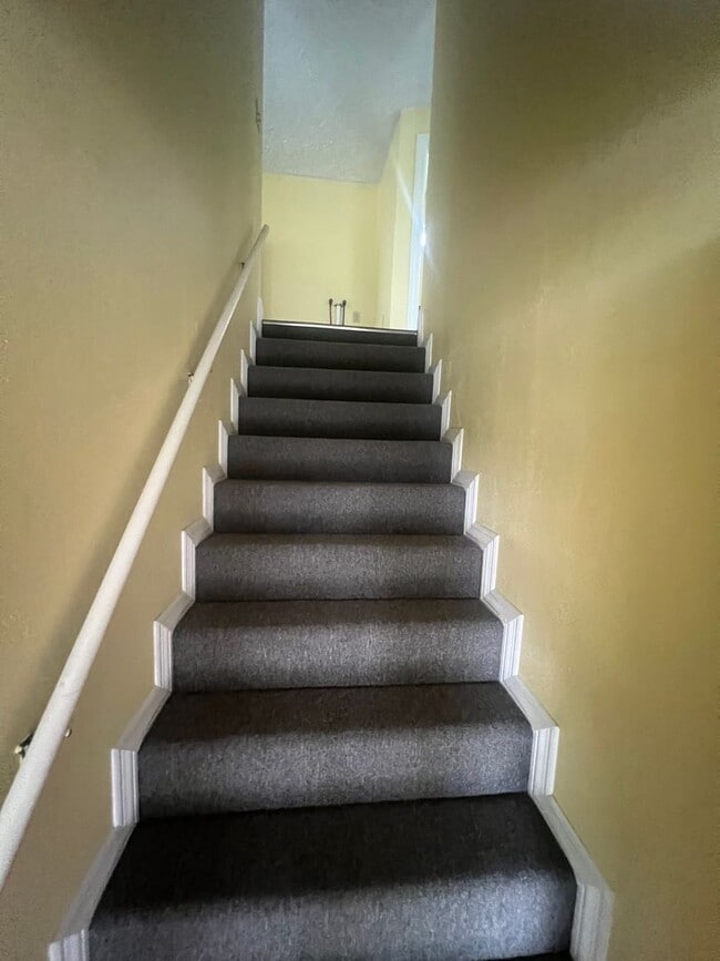 Photo - 704 W 4th St Unit #2