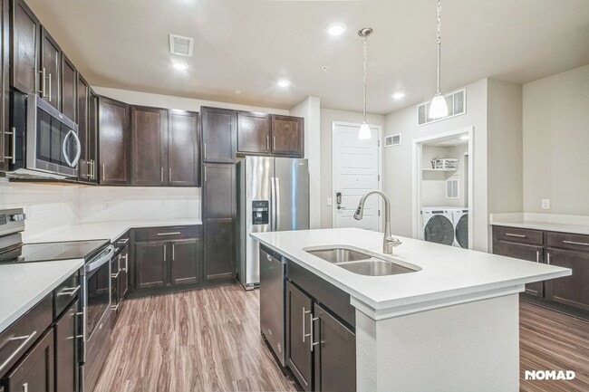Building Photo - 420 E Fremont Pl Rental