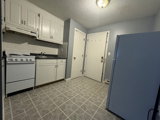 Building Photo - 134 W Main St Rental