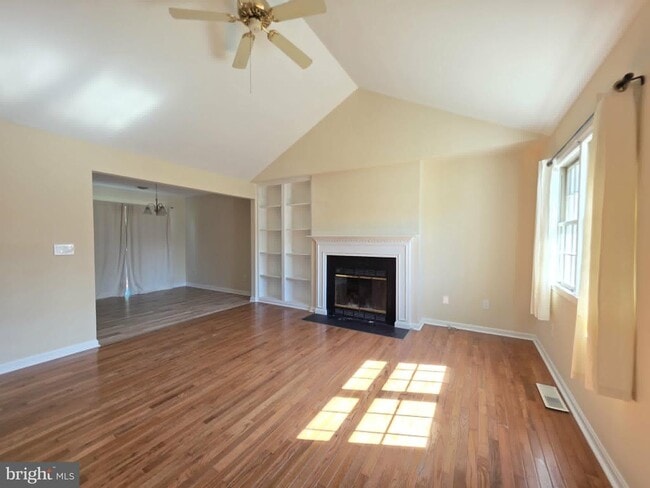 Photo - 1405 Bantry Ln