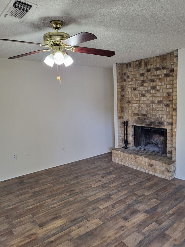 Photo - 525 Claire Ct