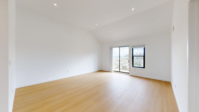 Photo - 2035 Castro St Unit 32