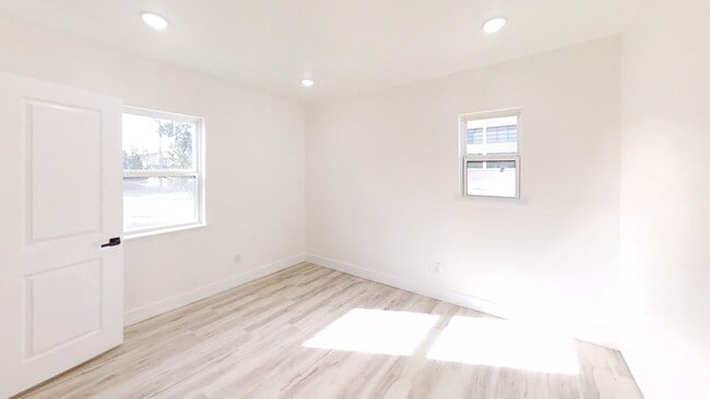 Photo - 1129 W 14th St