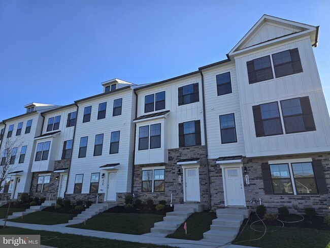 Photo - 430 Herringbone Wy Townhome