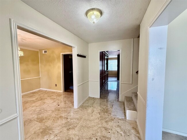 Building Photo - 6714 Brittany Park Ln