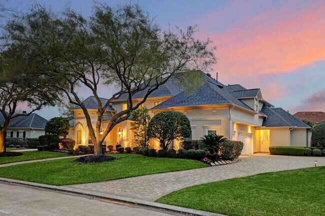 Photo - 1631 Lakeshore Way