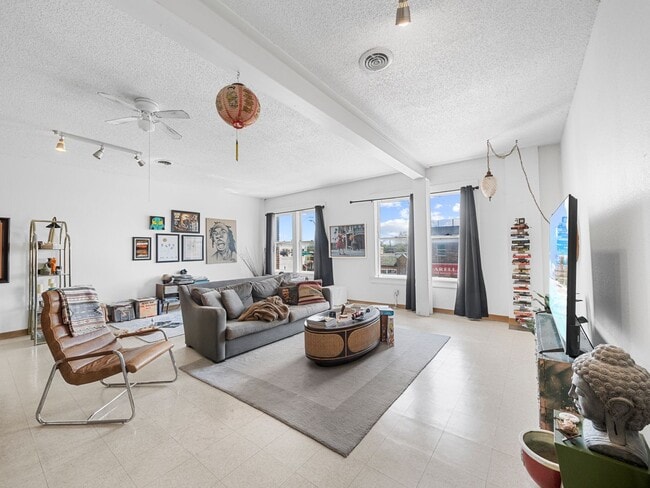 Photo - The Roscoe Apartments Unidad 907 – Suite C