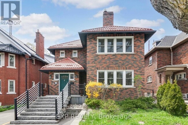 Photo - 896 Avenue Rd