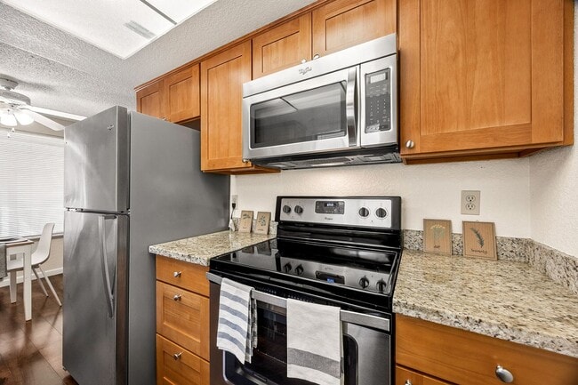 Photo - Charming 2 bed, 1 bath Lynnwood Condo, $1695/mo. Unit D2