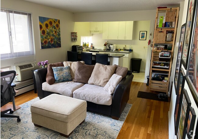 Building Photo - 94 Trowbridge St Unit 33 Rental