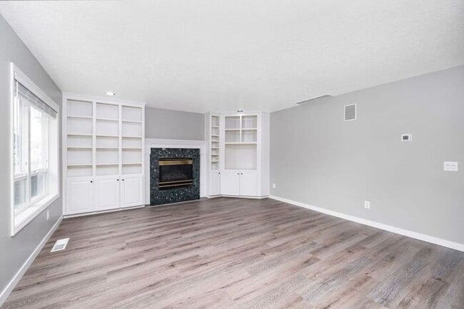 Photo - Stunning 4 bedroom, 2.5 bathroom home!! Must See!!