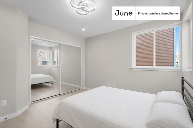 Building Photo - Room in Shared 5 bed/5 bath home in Boyle Heights