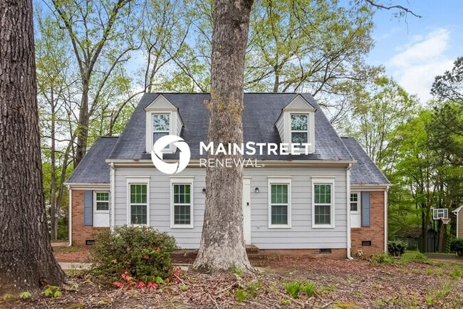 Building Photo - 4 Bedroom Pet-Friendly Home in Charlotte, NC with Main Street Renewal