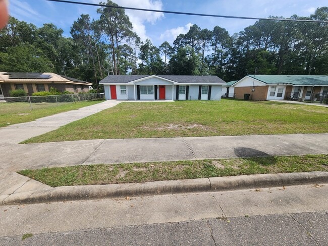 Photo - 535 Azalea St