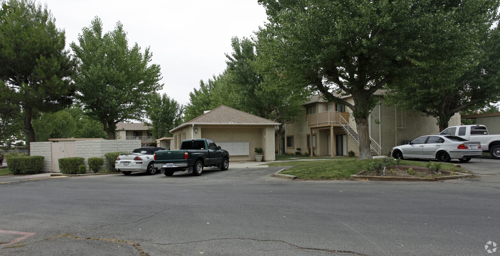 Summer Breeze Apartments - Summer Breeze Apartments