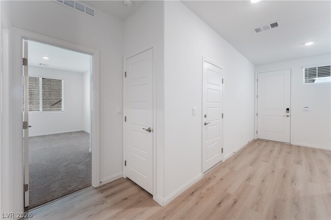 Photo - 6217 Seastrand St