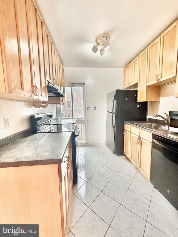 Building Photo - 720 W Glebe Rd Unit 2C