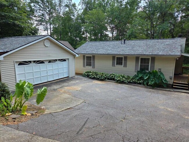 Building Photo - 984 Overlook Dr Rental
