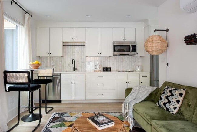 Photo - 542 Boulevard NE