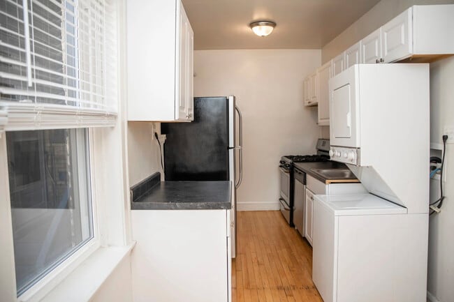 Building Photo - 4208 N Clark St Unit 4224-3