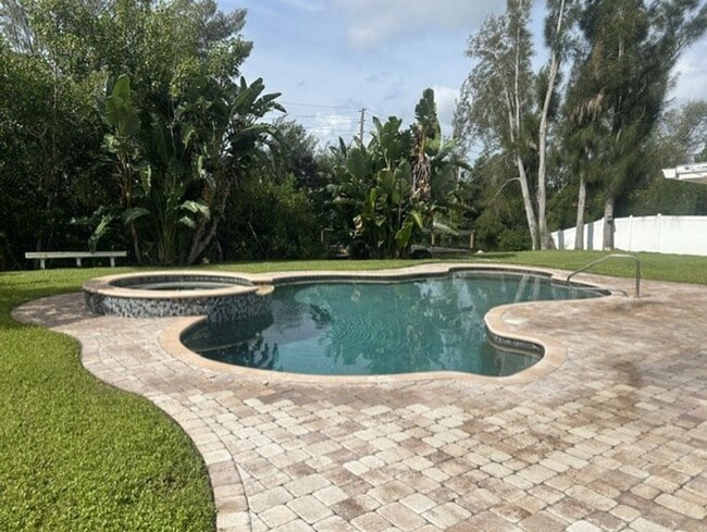 Photo - Beautiful 2/2 with dock and boat access