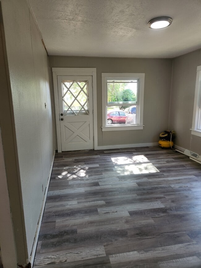 Photo - 1305 N La Crosse Ave