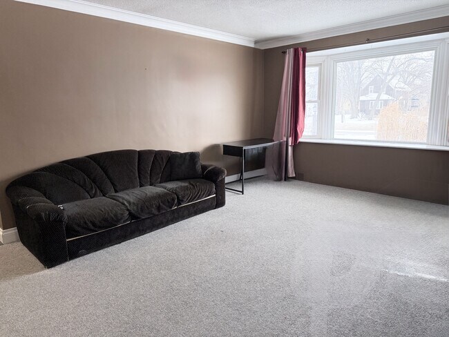 Photo - 1083 London Rd