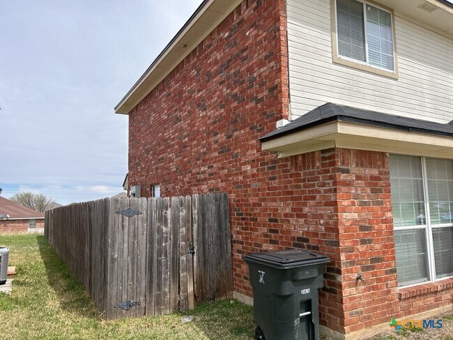 Photo - 2709 Vernice Loop Unidad B