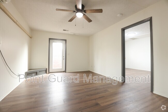 Building Photo - 7110-7122 Jones Circle - 7116-04 Rental