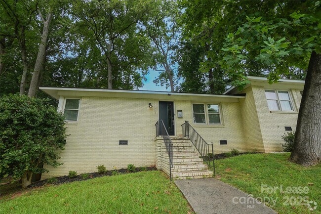 Building Photo - 1702 Herrin Ave Rental