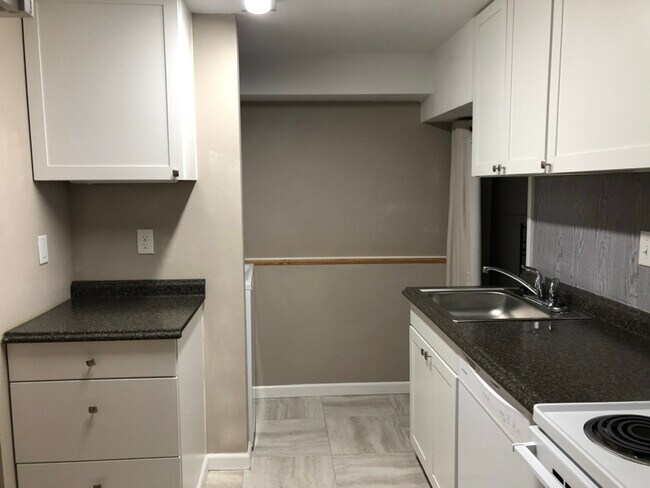Building Photo - 4 S Gay Dr Rental