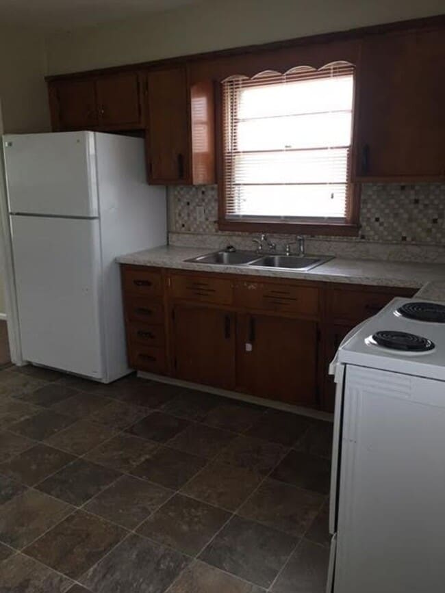 Photo - 7912 E 48 Terrace