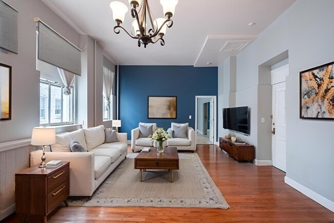 Building Photo - 16 Balmoral St Unit 422 Rental