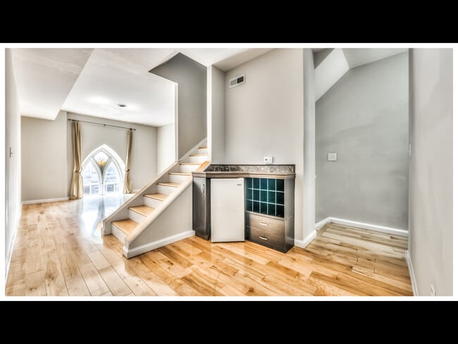 Photo - 148 E Clement St