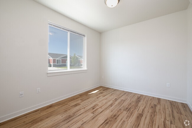 2BR, 2BA - 984SF - Primary Bedroom