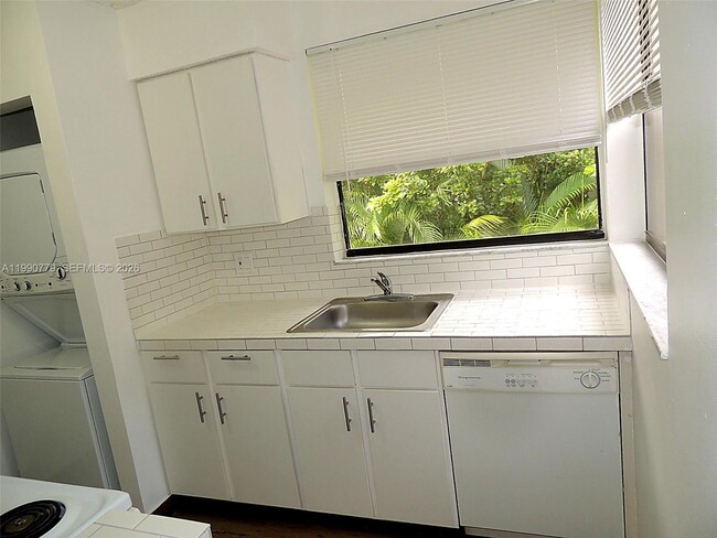 Photo - 1150 N Liberty Ave Unidad 1150H