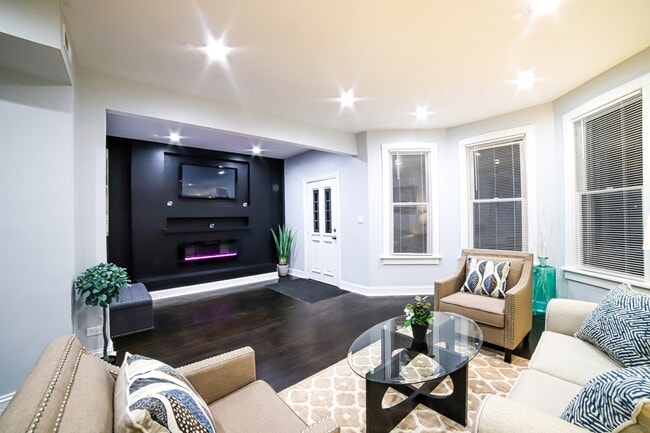 Photo - 4152 N Saint Louis Ave Unit 2