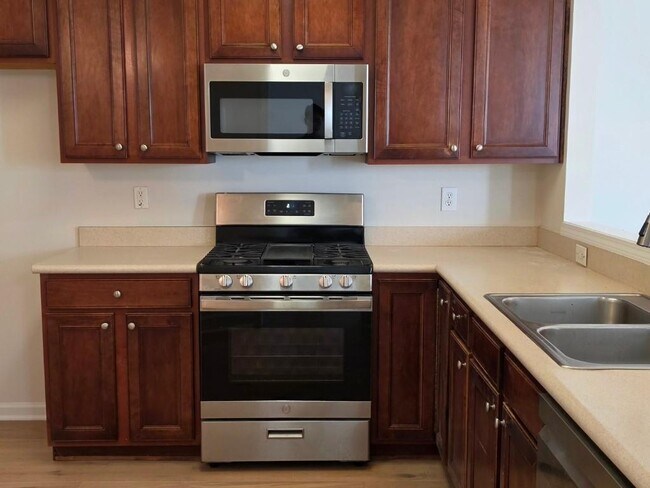 Photo - 2378 Fairlie Dr