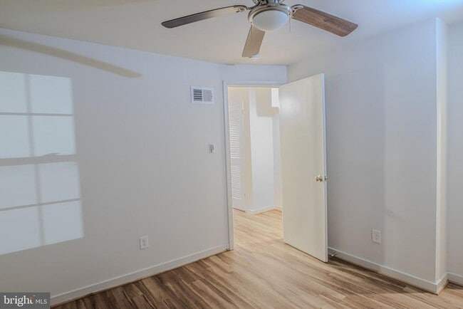 Photo - 129 S Courthouse Rd Unidad 9