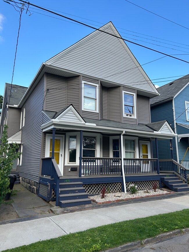 Building Photo - 1449 W 50th St Unit Cozy single Rental
