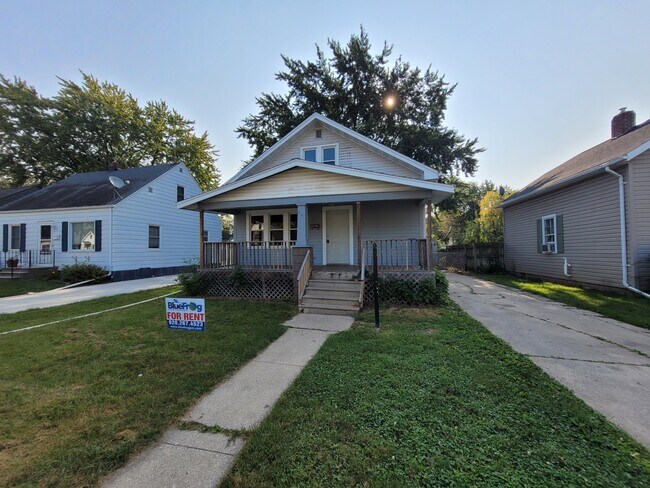 Photo - 611 Abrams St House