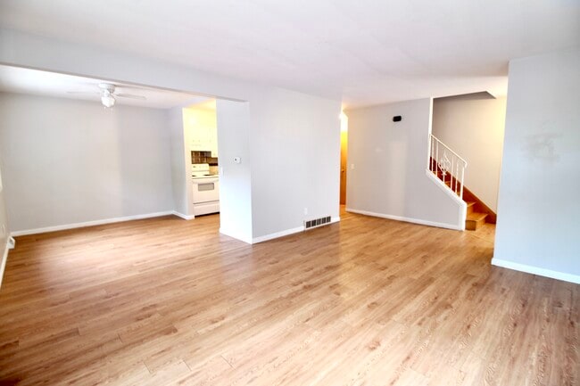 Building Photo - 4527 12th Ave Unit 3
